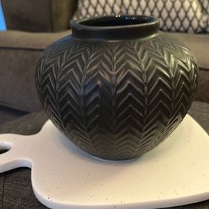 Small black vase (vase only)